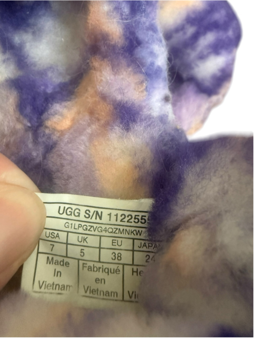 Women's UGG Tie-Dye Fluff Slippers, size 7 - Picture 7 of 7